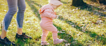 stylish-mother-with-little-daughter.png -