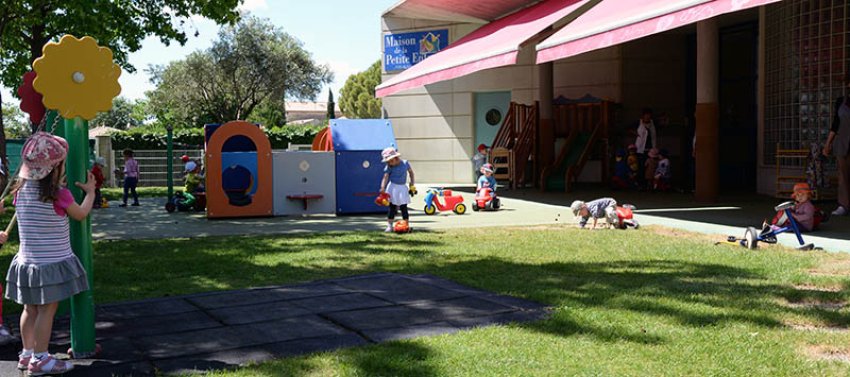 jeunesse-petite-enfance-cour-creche.jpg jeunesse petite enfance cour creche